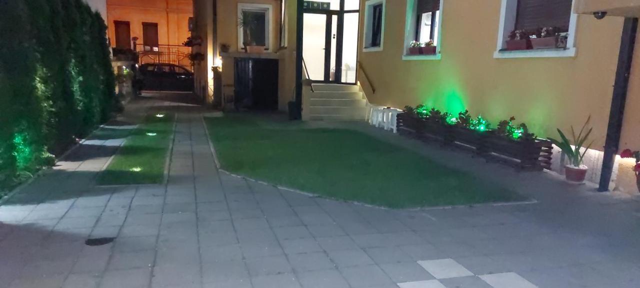 Apartments Sofija Ni Buitenkant foto